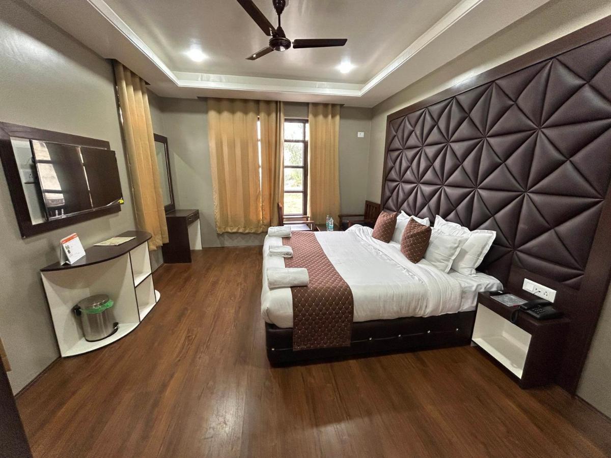 Fair Mount, Airport Road, Humhama Srinagar Hotel Bagian luar foto