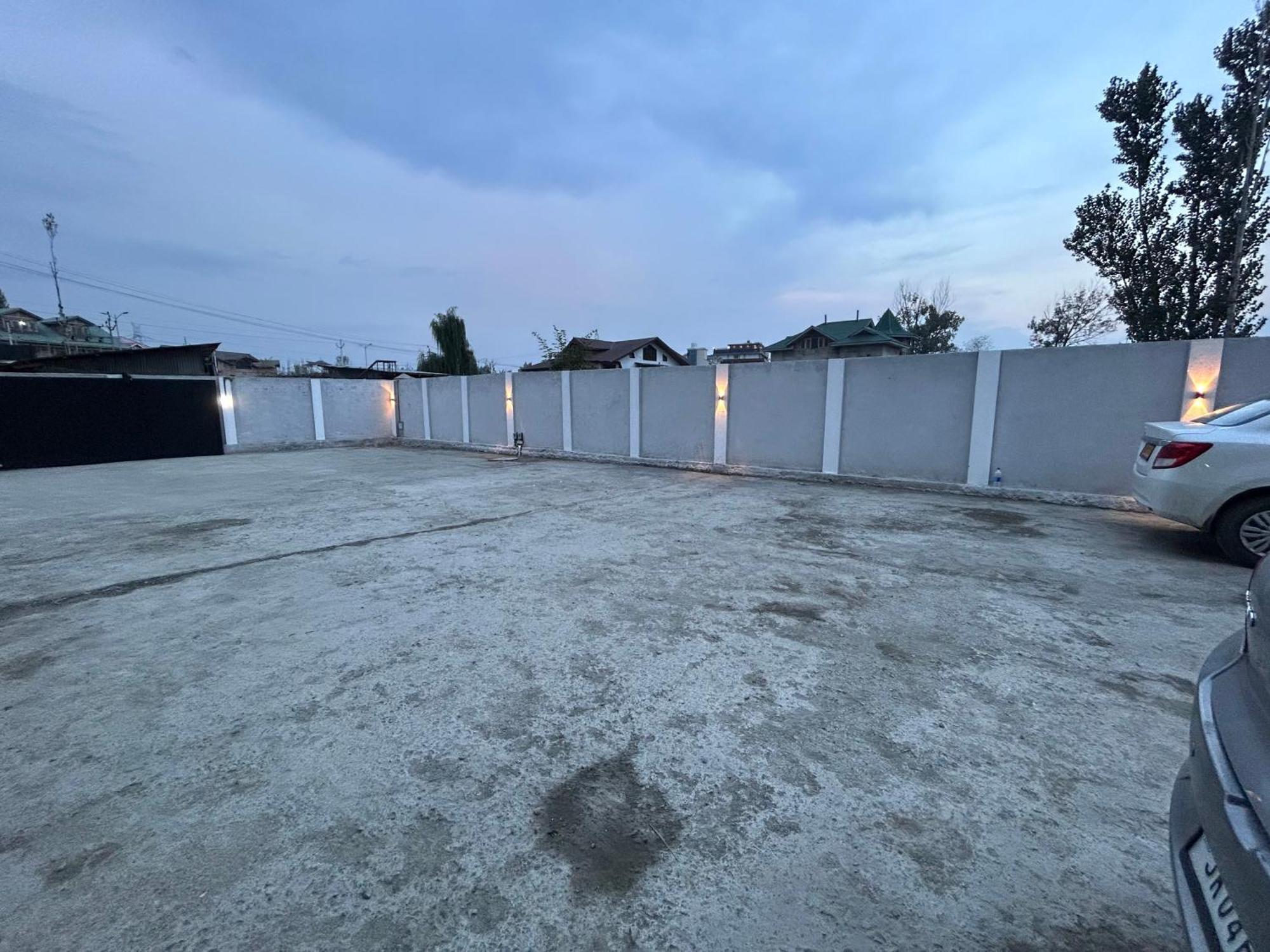 Fair Mount, Airport Road, Humhama Srinagar Hotel Bagian luar foto