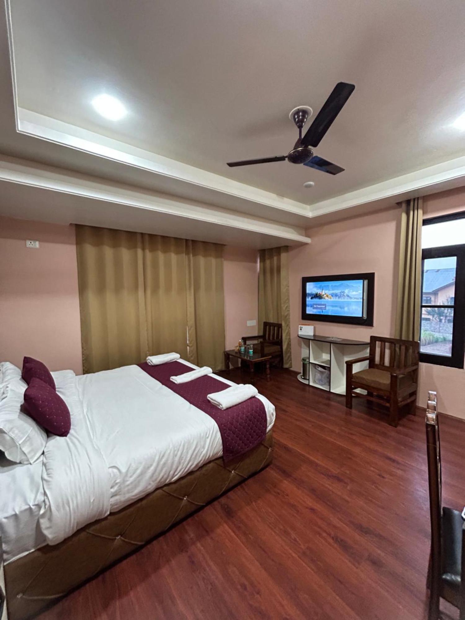 Fair Mount, Airport Road, Humhama Srinagar Hotel Bagian luar foto