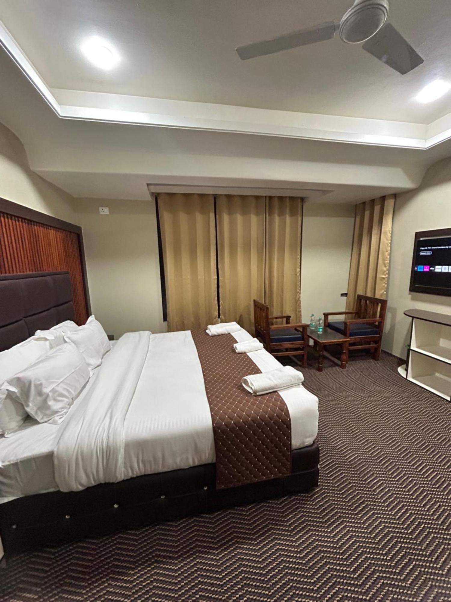 Fair Mount, Airport Road, Humhama Srinagar Hotel Bagian luar foto