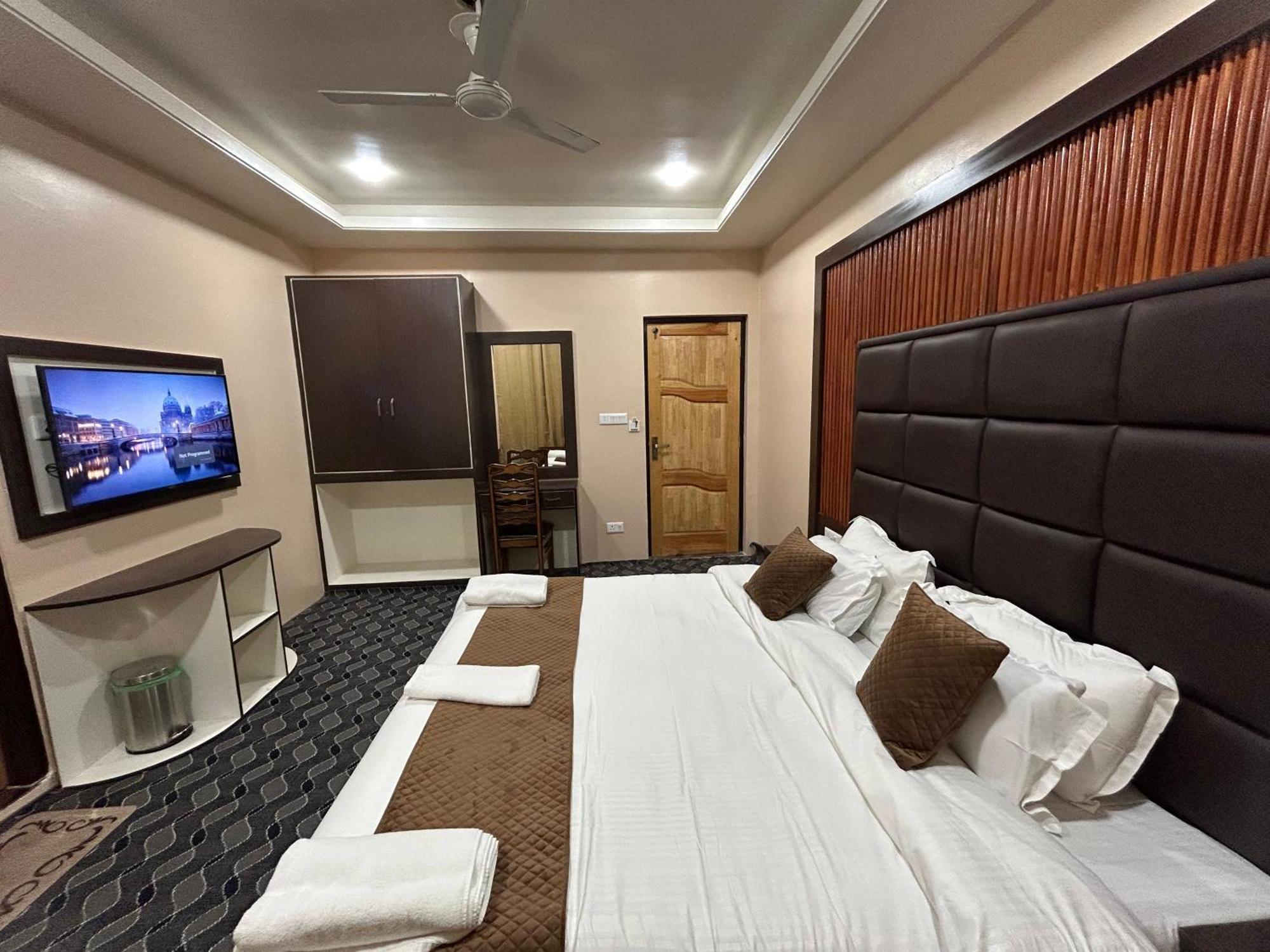 Fair Mount, Airport Road, Humhama Srinagar Hotel Ruang foto